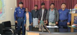 মহেশখালী থানা পুলিশের অভিযানে অস্ত্র, মদ ও সরঞ্জামসহ আটক ৪