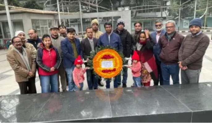 বঙ্গবন্ধুর প্রতিকৃতিতে ডিকাবের শ্রদ্ধাঞ্জলি