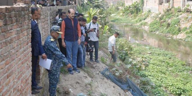 অবৈধ স্থাপনা না সরালে বুলডোজার দিয়ে ভেঙে দেব : মেয়র আতিক