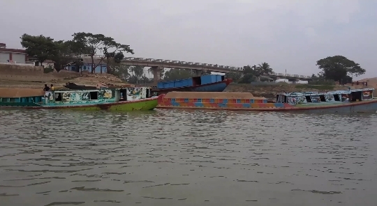 শাচনা-জামালগঞ্জ নদীপথে বিআইডব্লিউটিএ’র নামে চাঁদাবাজি-ক্ষতিগ্রস্থ প্রকৃত ইজারাদার