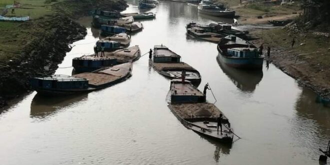 সুরমার শাখা রক্তি নদী সংকুচিত, ব্যবসায়িক নৌযান চলাচল প্রায় বন্ধ