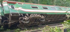১৩ ঘণ্টায়ও স্বাভাবিক হয়নি রেল যোগাযোগ