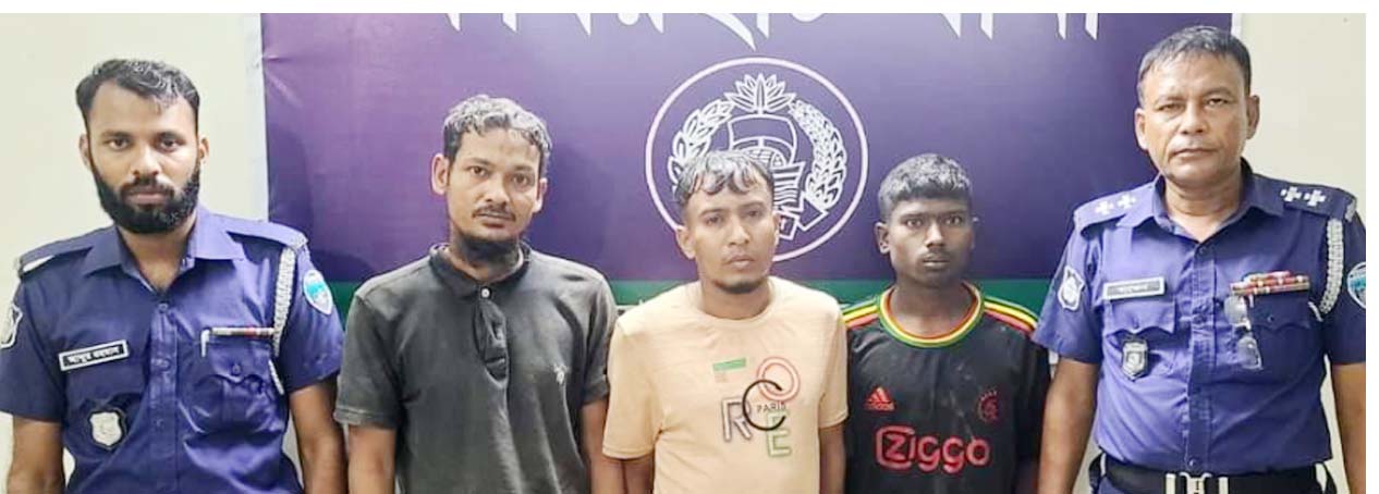 অটোরিকশায় করে গরু চুরি চক্রের তিন সদস্যকে গ্রেপ্তার করেছে পুলিশ