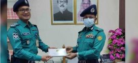 নাশকতাকারী আটক: পুলিশ সার্জেন্টকে পুরস্কৃত করলেন ডিএমপি কমিশনার