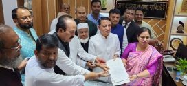 লক্ষ্মীপুর-২ আসনে নৌকার মনোনয়নপত্র জমা দিলেন এ্যাড.নয়ন