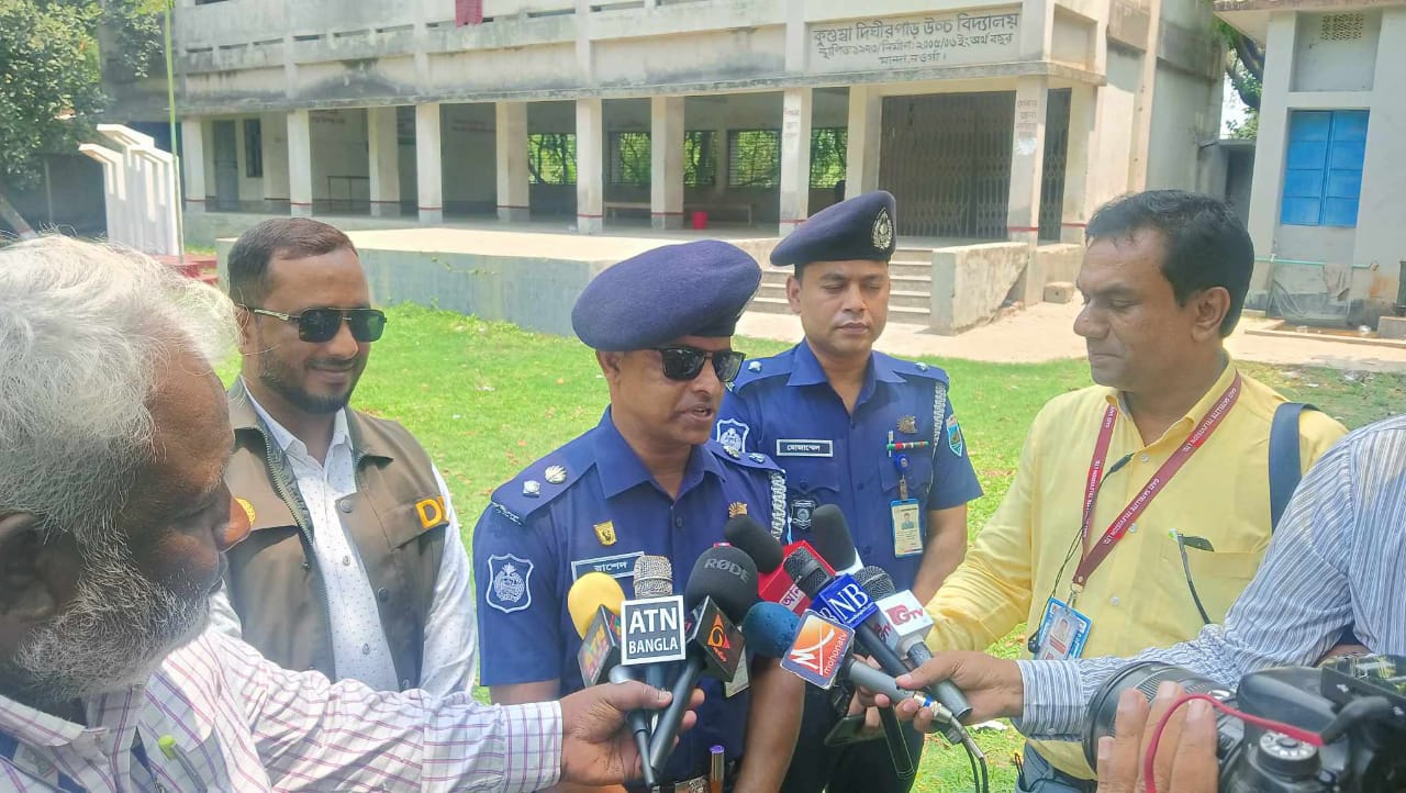 নওগাঁ জেলায় উপজেলা পরিষদের ৪র্থ ধাপে শেষ ভোট সুষ্ঠু ও নিরপেক্ষ ভাবে অনুষ্ঠিত