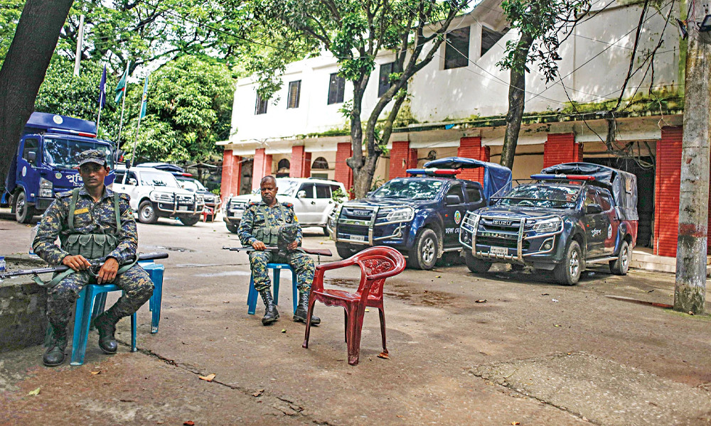 সহিংসতা : কাজের গতি ফেরেনি ৫ শতাধিক থানায়