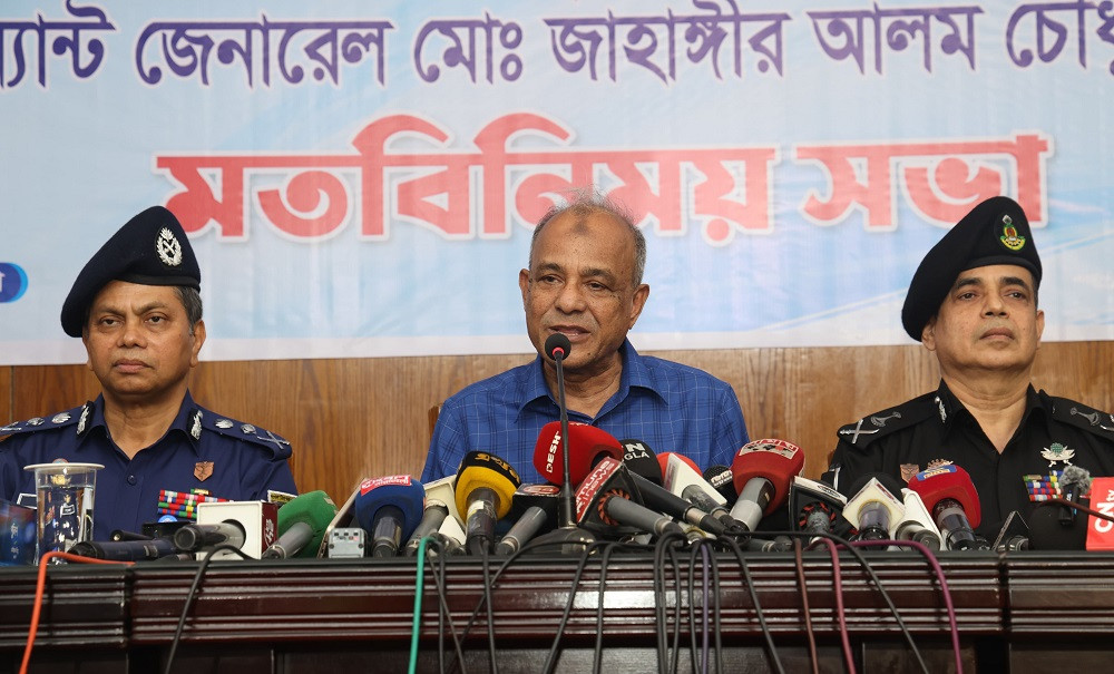 পাকিস্তান থেকে জাহাজ আসা নিয়ে যা বললেন স্বরাষ্ট্র উপদেষ্টা