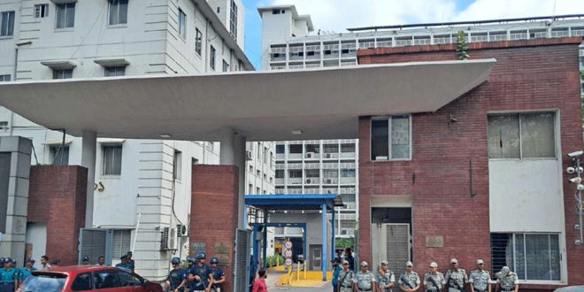 সচিবালয়ে প্রবেশ করতে পারছেন না সাংবাদিকরাও, ক্ষোভ প্রকাশ