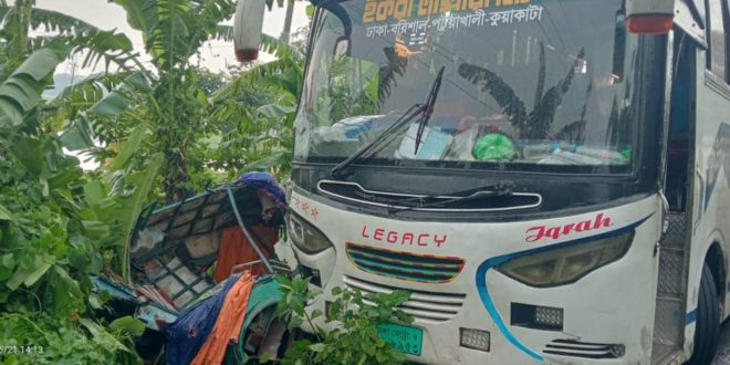সড়ক দুর্ঘটনায় একই পরিবারের তিন নিহত