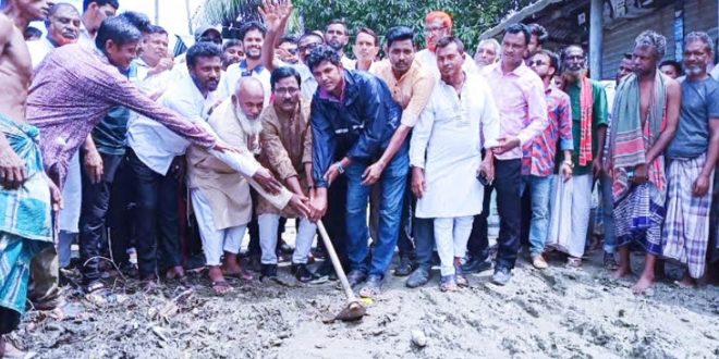 পূর্বধলায় সড়ক নির্মাণ কাজের উদ্বোধন