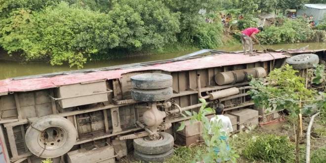 নাটোরে পৃথক সড়ক দুর্ঘটনায় নিহত ২
