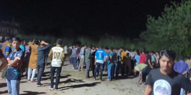 দুই পক্ষের সংঘর্ষে বরিশাল বিশ্ববিদ্যালয়ে রণক্ষেত্র