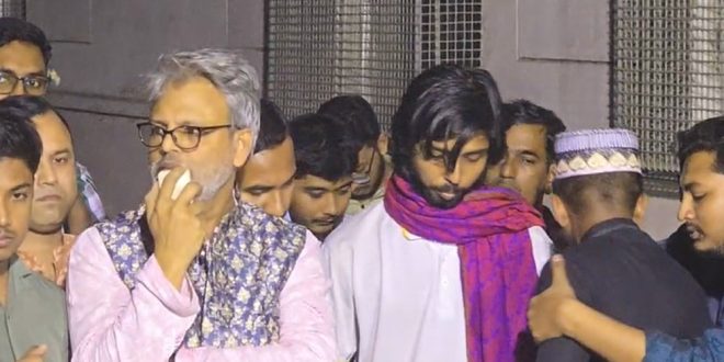 ১৫ মিনিটের আলটিমেটাম শেষের আগেই উপস্থিত ঢাবি প্রক্টর, যা বললেন
