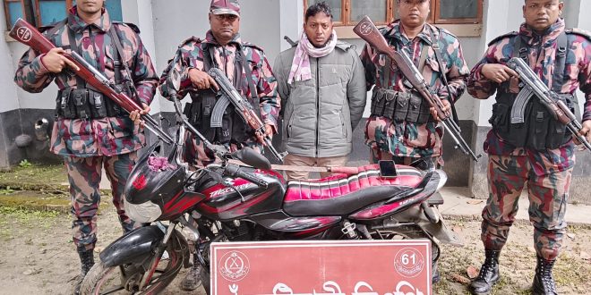 পাটগ্রাম সীমান্তে বিজিবি’র অভিযানে দেশীয় অস্ত্র উদ্ধার