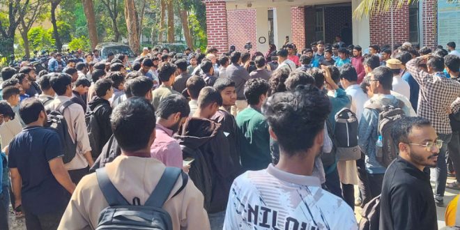 শাকসু নির্বাচন স্থগিত, উত্তাল ক্যাম্পাস