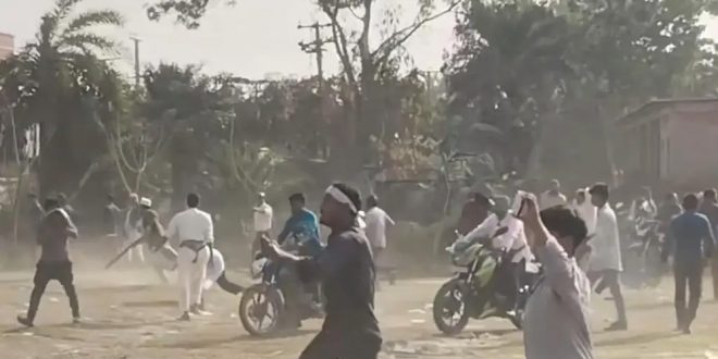 বিএনপি-জামায়াতের মধ্যে তুমুল সংঘর্ষ, আহত ৩০