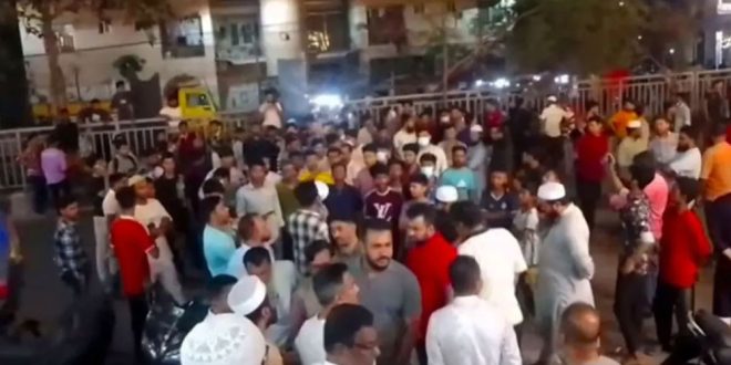 রাজধানীতে থানা ঘেরাও করে বিক্ষোভ