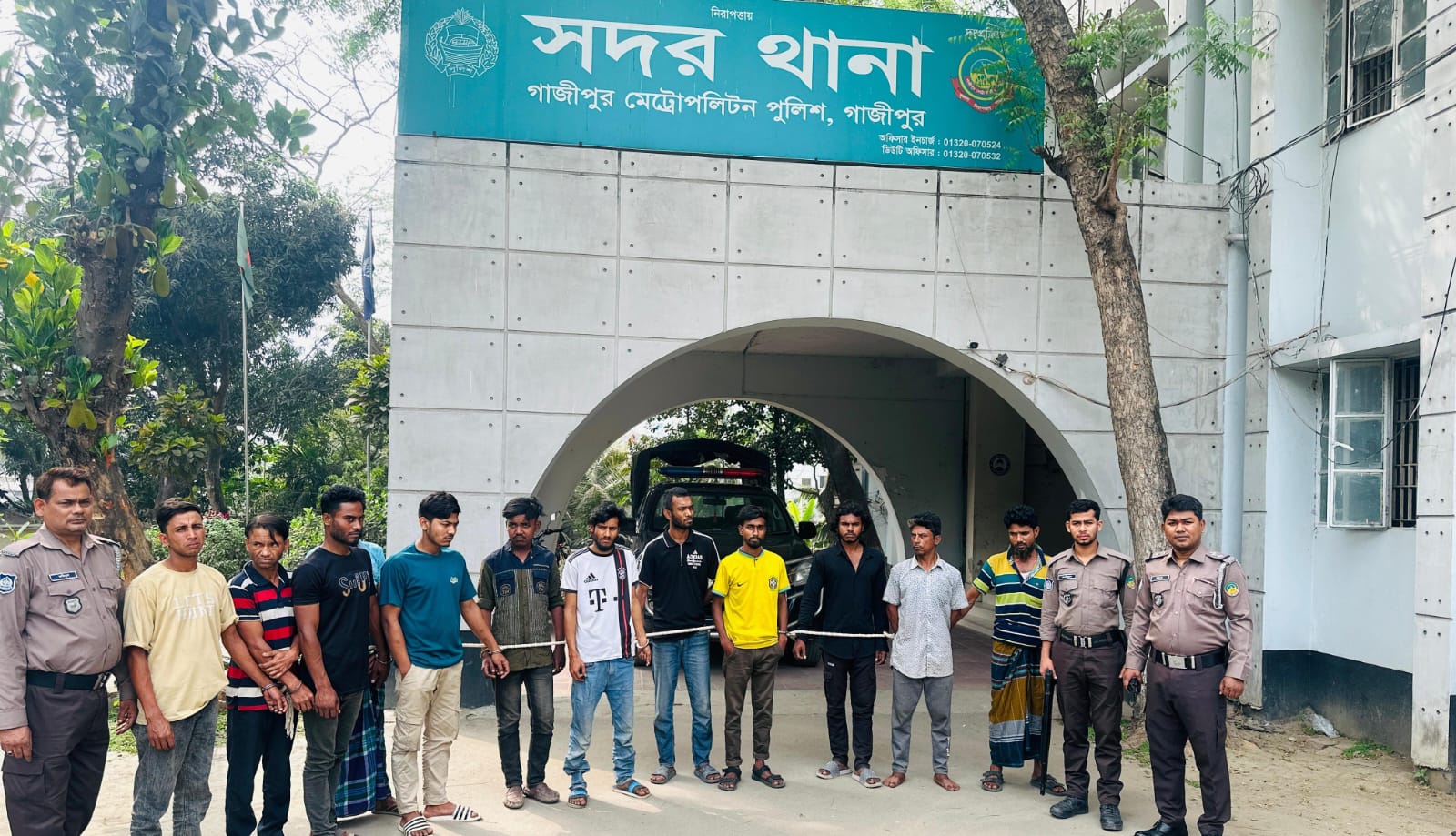 গাজীপুর সদর মেট্রো  থানা পুলিশের অভিযানে  গ্রেফতার ৩৯