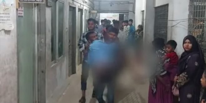 লক্ষ্মীপুরের চন্দ্রগঞ্জে দুই গ্রুপের গোলাগুলি; পথচারী গুলিবিদ্ধ লক্ষ্মীপুরের চন্দ্রগঞ্জে দুই গ্রুপের গোলাগুলি; পথচারী গুলিবিদ্ধ