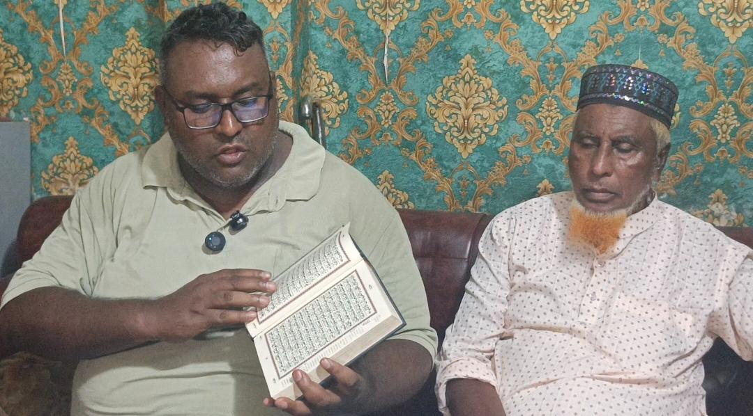 কুরআন শরীফ হাতে নিয়ে নিজেকে নির্দোষ দাবি, অপপ্রচারকারীদের শাস্তি চান স্বেচ্ছাসেবক দল নেতা শফিকুল 