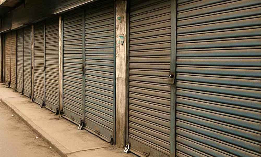 দোকানপাট বন্ধে সরকারি সিদ্ধান্তই বহাল