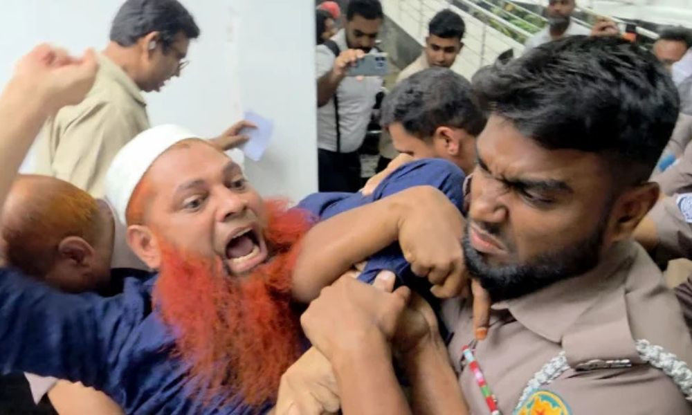 ট্রাইব্যুনালে ‘জয় বাংলা’ স্লোগান দিয়ে আসামিরা—আমরা নির্দোষ