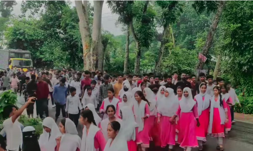 মবের দুঃসহ স্মৃতি এখনো তাড়া করে প্রধান শিক্ষক প্রণয় কান্তিকে