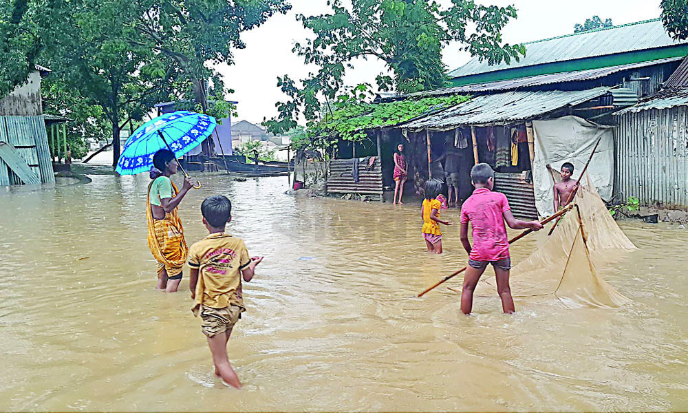 মৌলভীবাজার ও নেত্রকোনায় বন্যা, শঙ্কায় আরো ৩ জেলা