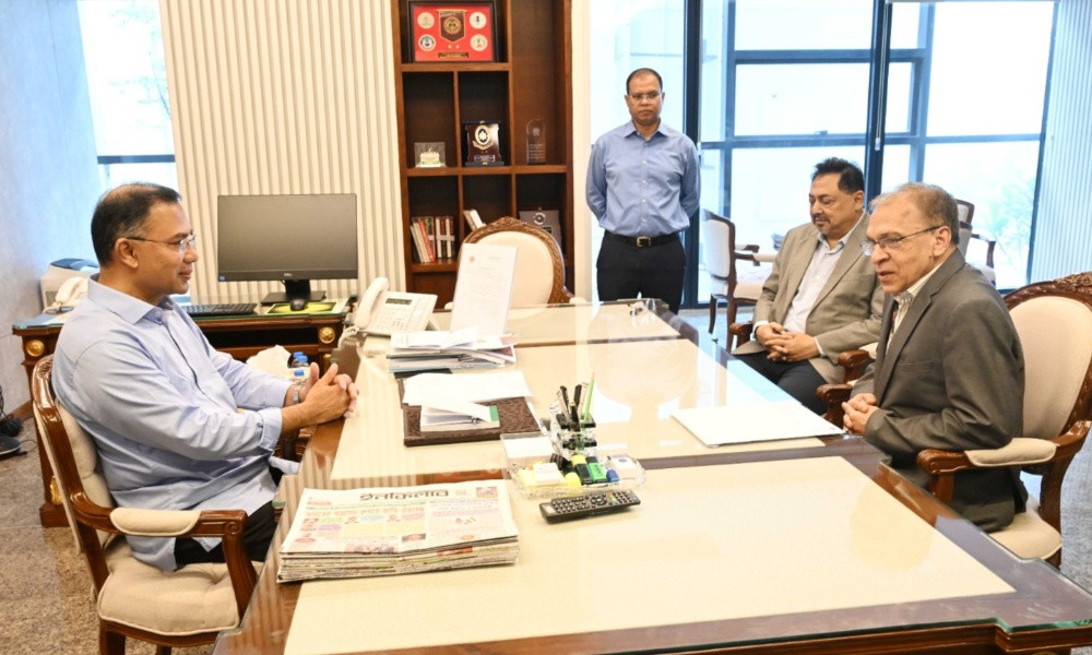 প্রধানমন্ত্রীর সঙ্গে ড. ইফতেখারুজ্জামানের সাক্ষাৎ