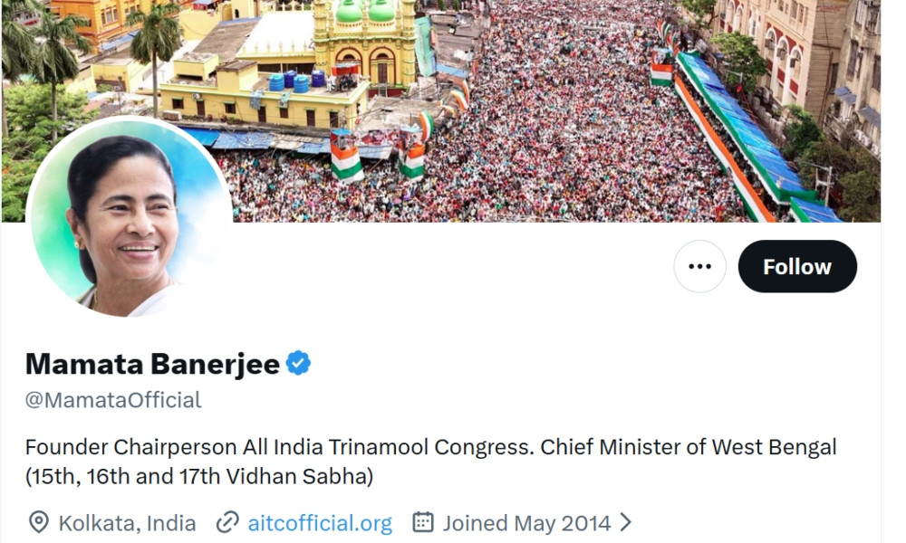 সামাজিক যোগাযোগ মাধ্যমে মমতার ‘পরিচয় পরিবর্তন’ নিয়ে বিতর্ক