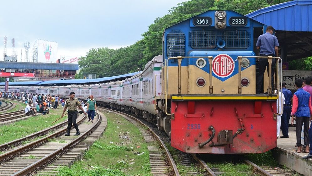 ঈদযাত্রার শেষ দিনের ট্রেন টিকিট বিক্রি আজ