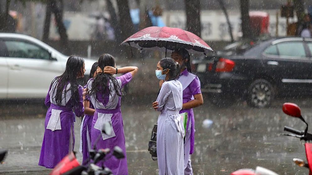 দুপুরের মধ্যে ঢাকাসহ ৯ জেলায় ঝড়বৃষ্টির আভাস