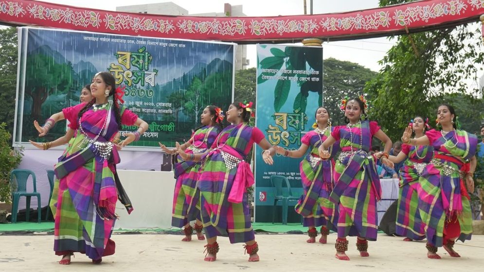 আষাঢ়ের প্রথম দিন আজ: সংগীত নৃত্য কবিতায় বর্ষাবরণ