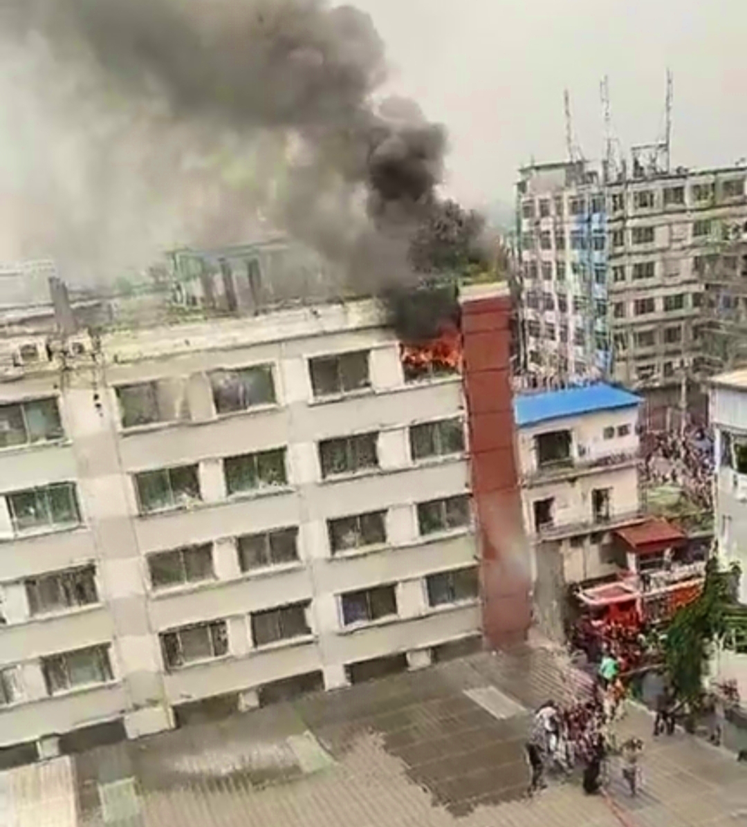 গাজীপুরে পোশাক কারখানায় অগ্নিকাণ্ড