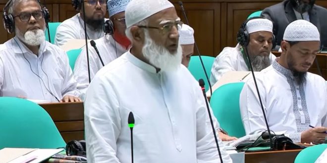 ‘কুচি কুচি করে কাটার পরে বলেন, আসুন ঐক্যবদ্ধভাবে দেশটা চালাই’–জামায়াত আমির