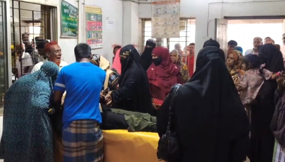 লক্ষ্মীপুরে পিকআপ-অটোরিকশার মুখোমুখি সংঘর্ষে প্রাণ গেল গৃহবধূর