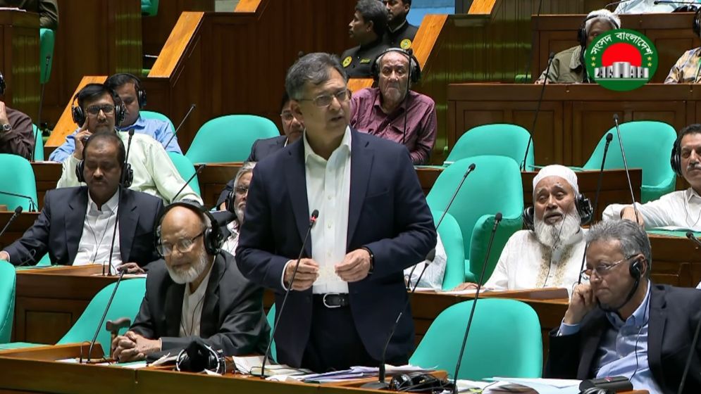 ইসলামী ব্যাংক নির্বাচনের আগে একটি দলকে ১১ হাজার কোটি টাকা দিয়েছে: স্বরাষ্ট্রমন্ত্রী