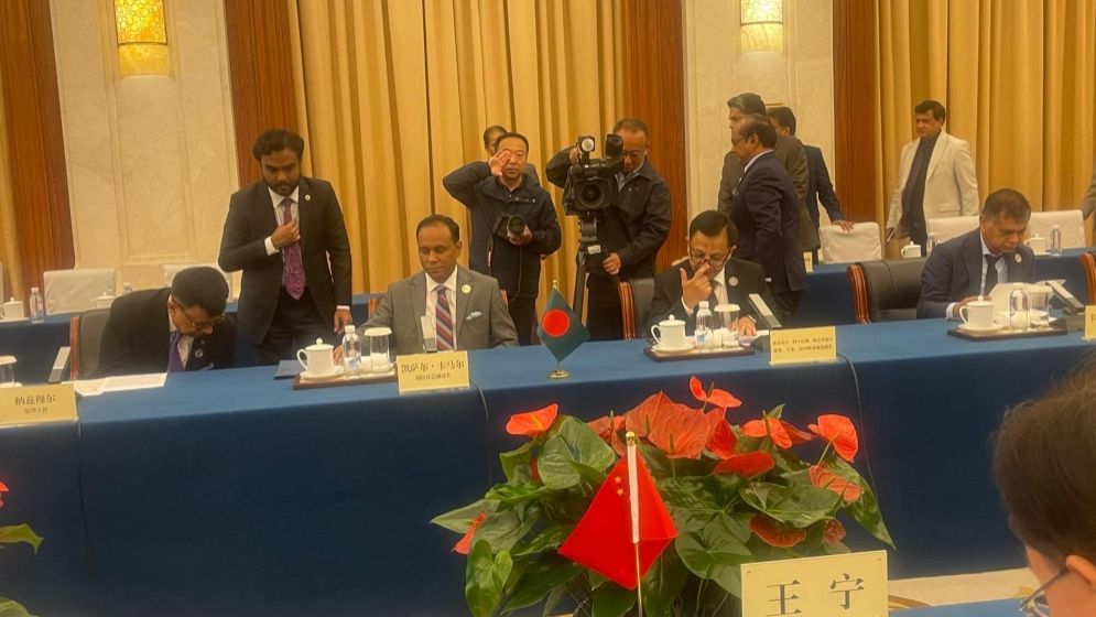 ডেপুটি স্পিকার কায়সার কামালের সঙ্গে চীনা প্রতিনিধিদের বৈঠক