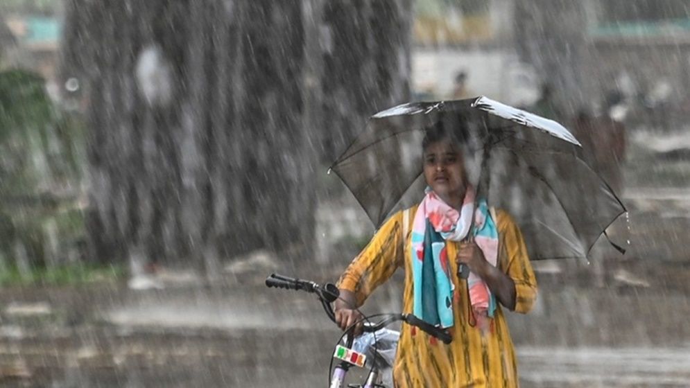 দুপুরের মধ্যে ঢাকাসহ যেসব জেলায় ঝড়বৃষ্টির আভাস