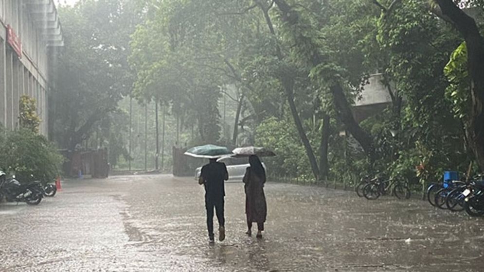 ভারি বর্ষণ নিয়ে নতুন শঙ্কার কথা জানাল আবহাওয়া অফিস