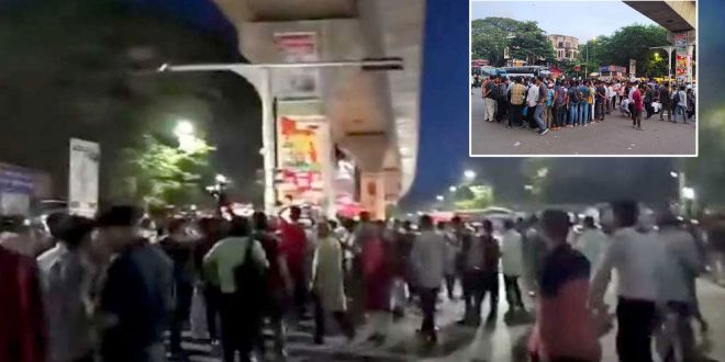 এবার শাহবাগ মোড় অবরোধ শিক্ষার্থীদের, যানজটে ভোগান্তি মানুষের