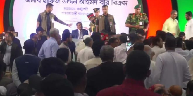 জুলাই গণ–অভ্যুত্থান দিবসের অনুষ্ঠানে রাষ্ট্রপতির সামনেই হট্টগোল