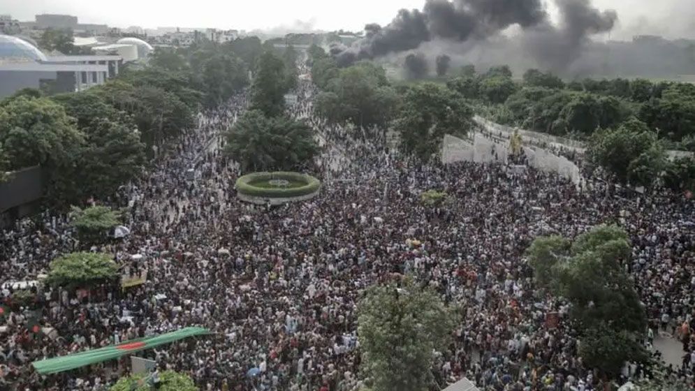 শেখ হাসিনার পতনের পর সরকারবিহীন ৩ দিন কী কী ঘটেছিল